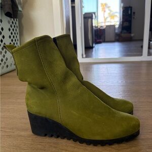 Arche Women's Green Wedge Boots